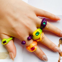 Großhandel koreanischen Stil klobigen Design Süßigkeiten Farbe Harz Acryl Kunststoff Kristall Edelstein Charme Fingerringe Schmuck ring