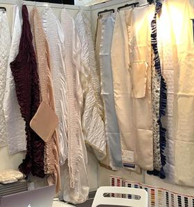 Juego de Forro Interior para Ataúd de Satén Rojo al por Mayor con Borde con Volantes, Tela Interior para Ataúd Funerario, Forro Decorativo para Ataúd - Product Image 5