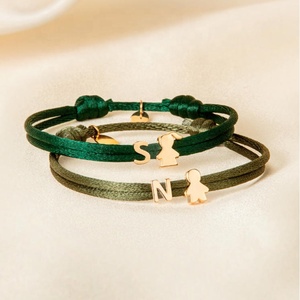 Bracelet en cordon de soie <span class=keywords><strong>avec</strong></span> breloques pour enfants en acier inoxydable plaqué or PVD, résistant au ternissement, personnalisable, bijoux pour maman - Product Image 4