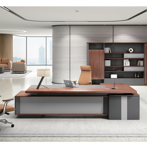 Bureau de direction moderne et spacieux avec hub d'alimentation intelligent, unité de retour de données pour conférence, élégant bureau de gestion pour aéroport - Product Image 1