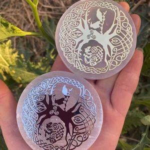 Placa de carga selenita de 60mm, productos curativos para la meditación, piedras curativas de energía, precio barato - Product Image 2