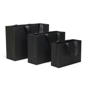 Sacs fourre-tout en carton personnalisés avec poignée en ruban imprimé mat, sacs de shopping en papier de luxe avec logo - Product Image 1