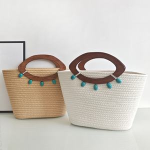 กระเป๋าผ้าฝ้ายถักทำมือ แฟชั่น กระเป๋าสะพายขนาดใหญ่เก๋ไก๋ พร้อมหูจับไม้สไตล์วินเทจ ประดับลูกปัดสีฟ้าคราม - Product Image 2