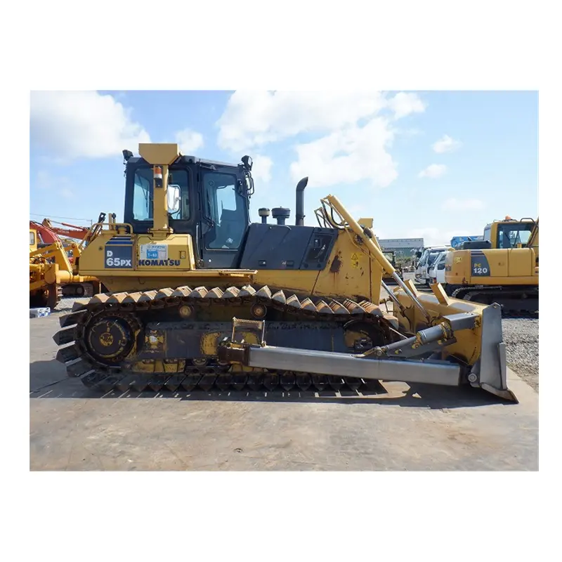 Землеройная техника используется японский бульдозер Komatsu D65 D65PX D65PX-15