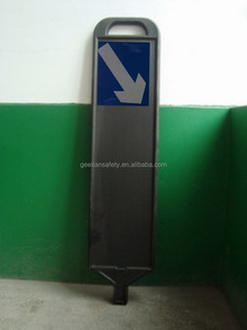 Señal de advertencia de zona de trabajo en carretera portátil-Poste delineador Chevron reflectante con <span class=keywords><strong>base</strong></span> de goma reciclada - Product Image 4