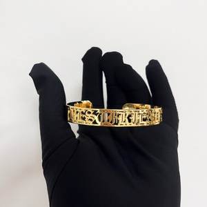 Venta al por mayor de alta calidad personalizado antiguo inglés esposas pulsera 316l Acero inoxidable 18K oro joyería brazalete personalizado - Product Image 2