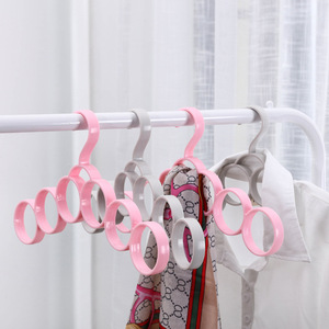 6 Löcher Schal Kleiderbügel Kreise Kunststoff Kleiderbügel für Schals Hijab Krawatten Gürtel Organizer Kleiderbügel - Product Image 2