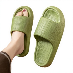 รองเท้าแตะ Manbali 2025 รุ่นสั่งทำพิเศษ โลโก้เฉพาะ ฤดูใบไม้ผลิ/ฤดูร้อน แบบสวม ดีไซน์หรูหรา สำหรับทุกเพศ กันลื่น สไตล์สตรีท เหมาะสำหรับใส่เดินชายหาด - Product Image 2