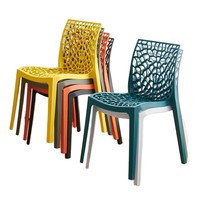 Chaise de salle à manger en plastique empilable moderne avec dossier et assise en toile d'araignée pour véranda extérieure, balcon, café, salle à manger, patio, bord de piscine