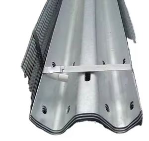 Panneau de garde-corps à trois vagues haute résistance, conforme aux normes de protection de sécurité des ponts autoroutiers, galvanisé à chaud. - Product Image 1