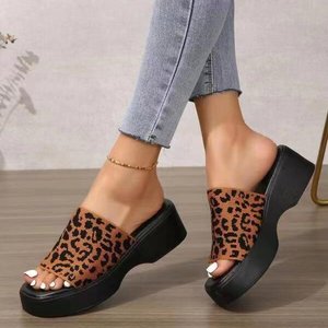 New Women's Wedge Sandals Summer Comfortable Beach Flip Flops Wholesale <b>Slippers</b> Casual Outdoor Slides - Product Image 3