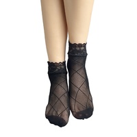 Chaussettes courtes fines en nylon floral résistantes aux odeurs, sexy, noires, respirantes, en dentelle filet jacquard pour femmes