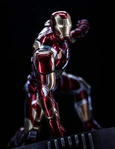 ZD Toys <span class=keywords><strong>Marvel</strong></span> Iron Man MK43 Luminoso con LED, Action Figure in Scala 1/10, 18cm/7in, Molti <span class=keywords><strong>Accessori</strong></span>, Giocattolo da Collezione - Product Image 5