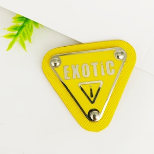 Étiquettes métalliques personnalisées de haute qualité, lavables, avec pliure d'extrémité, pour vêtements, sacs, chaussures - Product Image 3