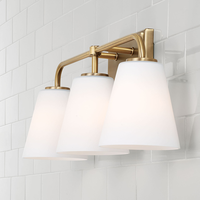 Lustre moderne élégant en laiton de style transitionnel avec abat-jour en verre laiteux pour salle de bain, coiffeuse, couloir, éclairage intérieur
