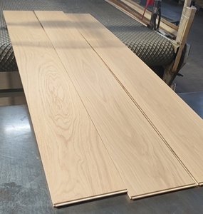 Suelo de Madera de Roble Europeo de 8.66 Pulgadas, Prelavado en Blanco y de Tablones Anchos, para Hogares - Product Image 1