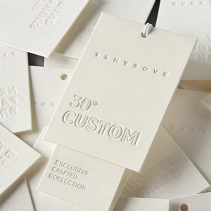 Étiquettes de suspension personnalisées avec logo, finition mate gaufrée, estampage à chaud, étiquettes de cartes de visite de luxe, étiquettes de suspension personnalisées de luxe - Product Image 1