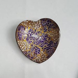 Cuenco Decorativo para Dulces, Nueces, Joyas, Cuenco en Forma de Corazón de Cáscara de Coco Natural con Acabado Lacado, Hecho a Mano - Product Image 3