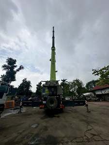 Grúa Oruga Usada Zoomlion ZAT2000E de 200 Toneladas, Maquinaria Pesada con Motor y Caja de Cambios, 2021 - Product Image 4