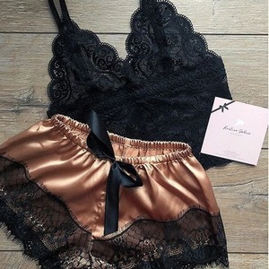 Vente en gros de pyjamas pour femmes, sous-vêtements sexy en soie satinée, lingerie sexy pour femmes, haut en dentelle à bretelles + short, ensemble de pyjama 2 pièces - Product Image 6