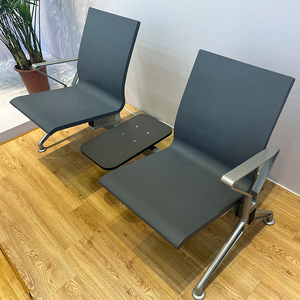 Chaise élégante 3 places avec accoudoirs pour aéroports, halls de banques et hôpitaux – Conception durable - Product Image 4