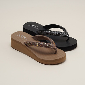 Factory direct sale of fashionable women's shoes with trendy platform heels, outdoor thick-soled casual <b>flip</b>-<b>flops</b> for summer. - Product Image 1