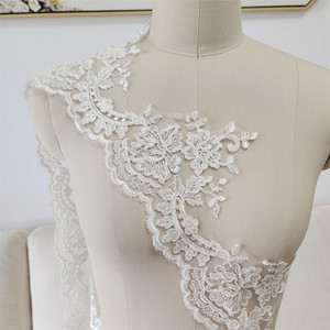 Dentelle brodée blanc cassé 0,9 m par yard pour décorations de vêtements de mariée - Product Image 2