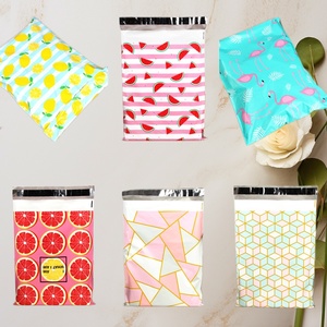 Enveloppes d'expédition écologiques imperméables en polyéthylène, motif marguerites fantaisie, couleurs printanières, 10x13 pouces, vente en gros - Product Image 1