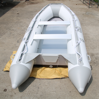 Bateau pneumatique en PVC - Modèle grand format populaire. Base en V durable. Peut flotter. Capacité pour 4-5 personnes. Modèle 330.