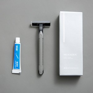 Kit <span class=keywords><strong>de</strong></span> toilette pour salle <span class=keywords><strong>de</strong></span> bain d'hôtel Brosse à dents 3G Pâte à dents au <span class=keywords><strong>bicarbonate</strong></span> <span class=keywords><strong>de</strong></span> <span class=keywords><strong>soude</strong></span> 6G Crème à raser Ensemble d'agrément pour hôtel - Product Image 4