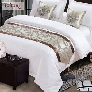 <span class=keywords><strong>Hotel</strong></span> de moda al por mayor juego de <span class=keywords><strong>funda</strong></span> nórdica de lujo rey ropa de cama colcha conjunto con hermoso corredor de la cama - Product Image 1