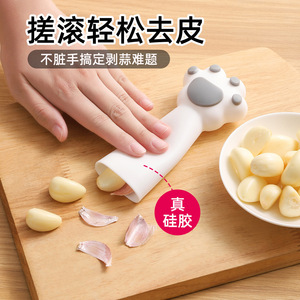 Éplucheur d'ail en silicone Patte de chat, outil de cuisine rose et blanc, rouleau domestique - Product Image 3