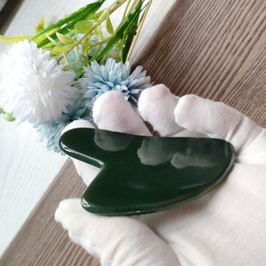 Di alta qualità di nefrite verde cosmica giada viso Gua Sha strumento di pietra scolpire massaggio per l'applicazione del viso - Product Image 5