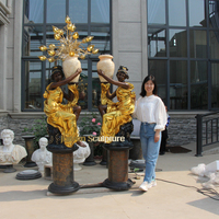 Luxe grandeur nature Art décor Bronze jardin lampe femme Statue laiton dame avec fleurs tenant lampe Sculpture