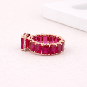 Anillo de Eternidad Completo con Rubíes Talla Esmeralda y Detalles de Diamantes en Oro Rosa / Blanco / Amarillo de 18K |   Joyería Fina Personalizada - Product Image 2
