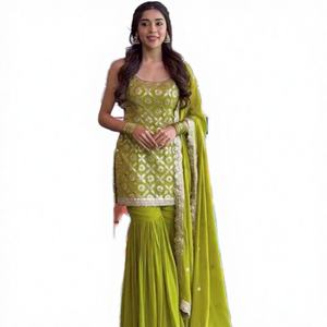 Elegante Conjunto de Kurta de Algodón para Mujer, Estilo Moderno para Bodas Indias, Hecho con Tela Suave, Acabado Elegante, Corte Estructurado, Estilo Étnico Atemporal - Product Image 2