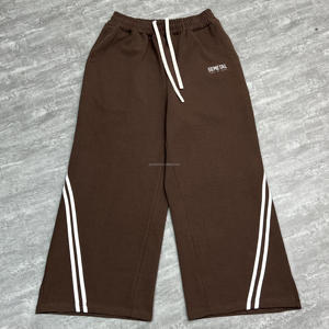 Conjunto Deportivo Unisex Holgado con Logotipo Personalizado, Pantalones Deportivos de Pierna Recta con Rayas y Sudadera con Cuello Alto y Cierre de Cremallera de Cuarto para Hombre - Product Image 3