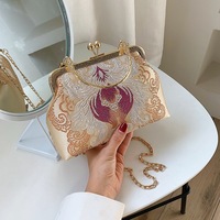 Sac à main en coquille brodé de style chinois avec motif floral, sac à bandoulière vintage pour femme, idéal pour les tenues Cheongsam et Hanfu