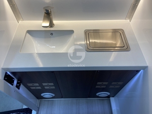 Remolque de Baño Portátil de Lujo Moderno con 3 Cabinas para Exteriores - Product Image 6