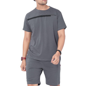 Ensembles de shorts et t-shirts OEM pour hommes, vêtements décontractés respirants, ensemble deux pièces avec t-shirt à col rond et shorts pour l'été, la gym et les activités de plein air - Product Image 1