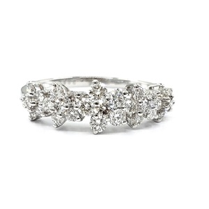 Bague de mariage et d'anniversaire en or blanc 18 carats de qualité supérieure de Hong Kong, sertie de diamants naturels taille brillant en forme de poire et de fleur - Product Image 1