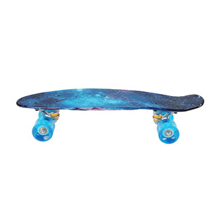 Skateboard Cruiser 22 pouces, mini skateboard portable pour débutants, design tendance style street pour jeunes - Product Image 5