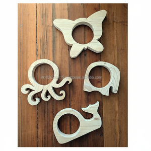 Juego de servilleteros de madera ecológicos hechos a mano para mesas de granja rústicas, cenas de vacaciones, fiestas o eventos especiales - Product Image 1