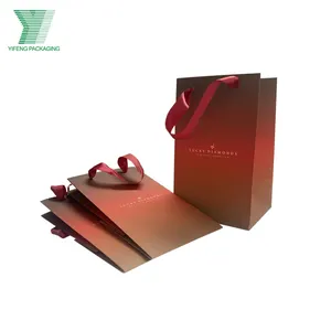 Sacchetto di carta di acquisto dei gioielli di carta d'imballaggio stampato logo su ordinazione amichevole di prezzi di fabbrica di Eco con il nastro rosso