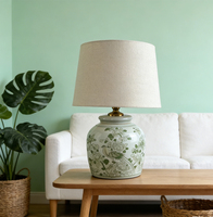 Lampe en céramique verte celadon orientale, motif d'oiseau peint à la main et accent doré pour salon/bureau, lampe de table chinoise à motif d'oiseau et de fleurs