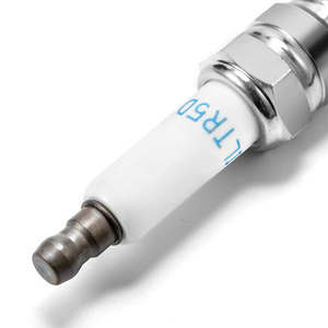 شمعات إشعال NGK أصلية بالجملة، مبيعات ساخنة عالية الجودة، 5476 ILTR5D OEM 12620540 CYFS-12Y-PC 3474 لسيارات ألفا روميو/كاديلاك/فورد - Product Image 1