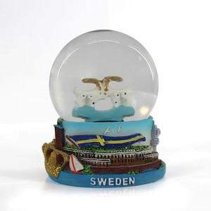 Barato al por mayor personalizado ciudad sueca atracciones resina bola <span class=keywords><strong>de</strong></span> nieve artesanías recuerdos <span class=keywords><strong>de</strong></span> viaje decoración del hogar regalos para amigos - Product Image 4