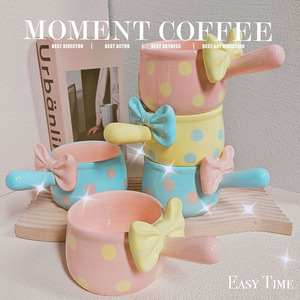 Bol en céramique avec poignée en forme de vague à trois dimensions, adorable et féminin - Product Image 2