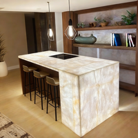 Meuble de bar OEM de luxe rétroéclairé en surface solide, moderne, pour boîte de nuit, bar à vin, avec équipement, pour hôtel, complexe hôtelier, intérieur commercial