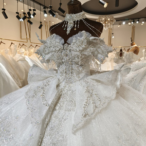 Vestido de Novia Moderno de Princesa con Escote en V, Estilo Sirena/Trompeta, Espalda Descubierta, Cola de Capilla, Apliques de Perlas y Lentejuelas, LSML002 - Product Image 4